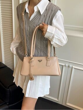 New women’s beige fashion shoulder bag